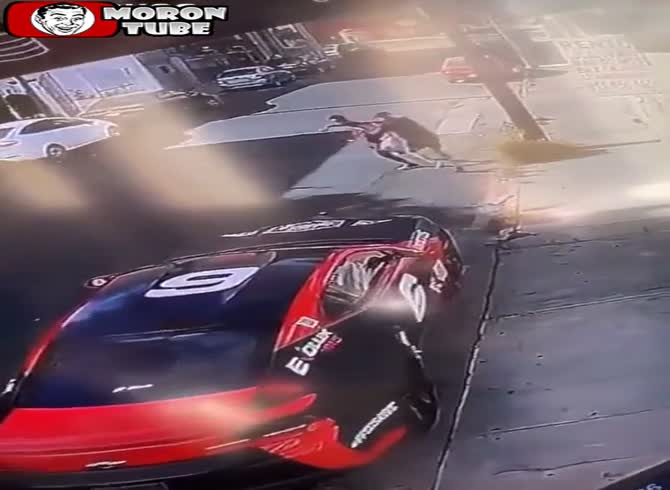 Video :Unaware that the owner is inside the automobile (karma within), he damages a car